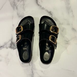 Birkenstocks black/ gold